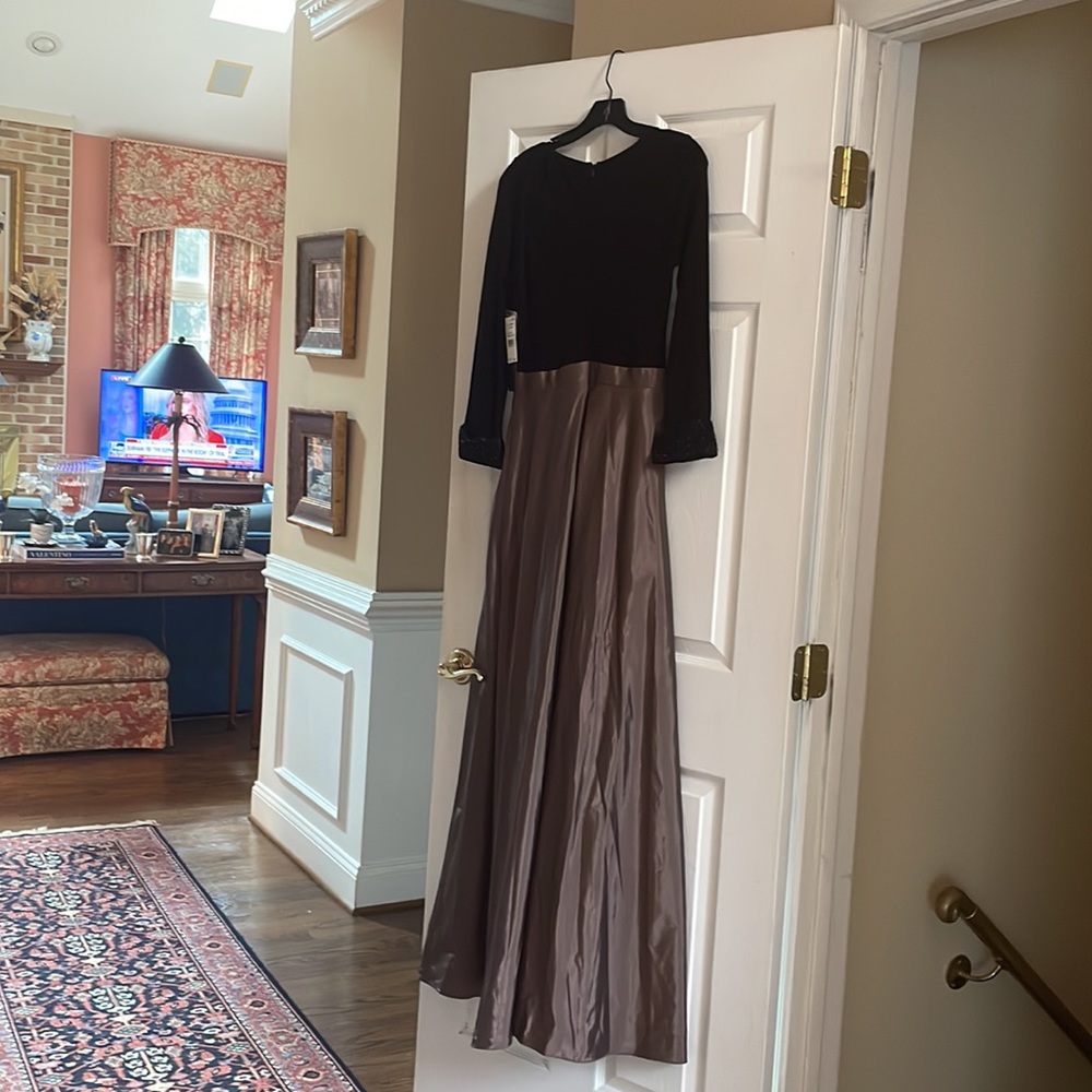 Aidan Mattox gown - Picture 8 of 9
